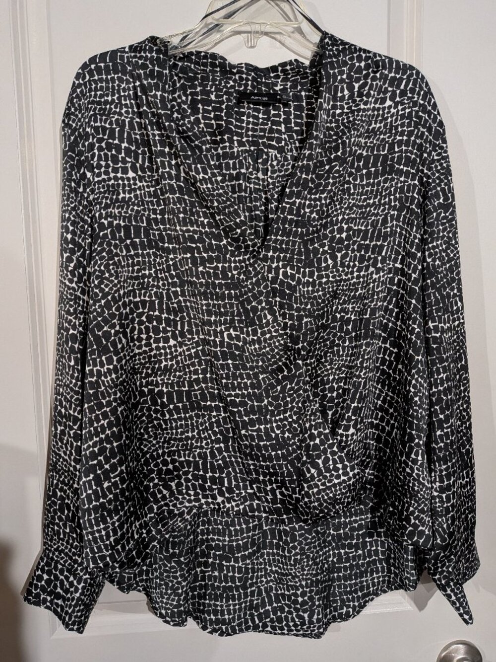 Women's Apt 9 Long Sleeve Blouse Black & White XL